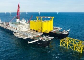 Allseas' Pioneering Spirit ახორციელებს კონტრაქტებს ზღვისპირა ენერგიის პლატფორმაზე